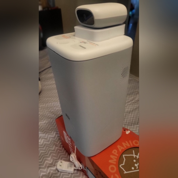 Automatic Cat Feeder - Picture 7 of 8